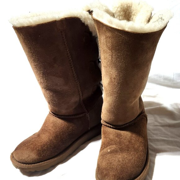 Girls’ UGG Bailey Bow II Boots – Size 2 – Chestnut Suede with Satin Ribbons - Picture 5 of 12